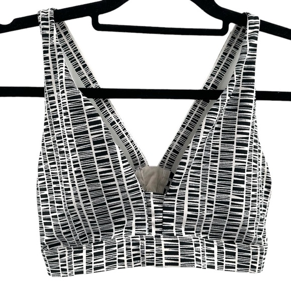 Victoria’s Secret VSX Black & White Razor Back Sports Bra - Picture 1 of 4